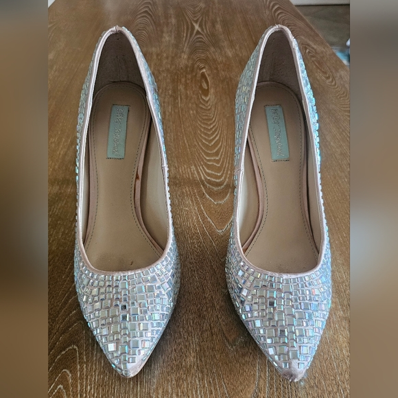 Betsey Johnson Sparkle Pumps - Picture 2 of 8